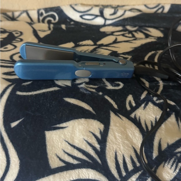BabyBliss Mini Compact Blue Hair Straightener - Picture 1 of 4